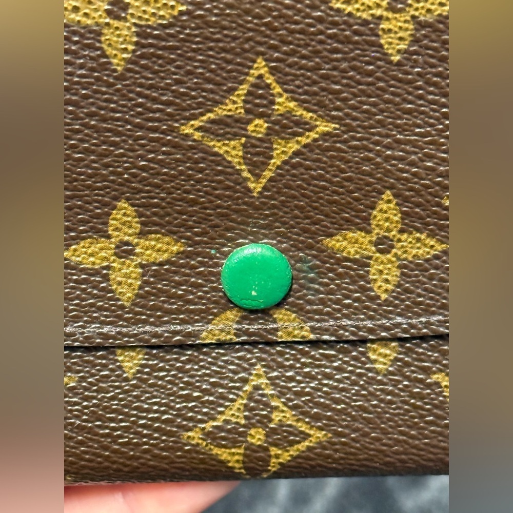 Louis Vuitton green Emilie wallet - Picture 6 of 16